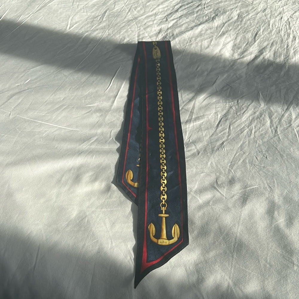 Authentic Gucci scarf (twilly)